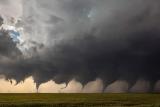 Evolution of a Tornado in 7 combined photos