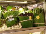 Using banana leaves instead of plastic, at a supermarket in Thailand